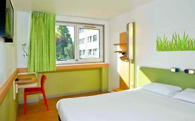 Hotel Ibis Budget Lac  2*